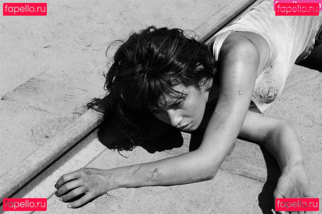 Olga Kurylenko Onlyfans Photo Gallery 