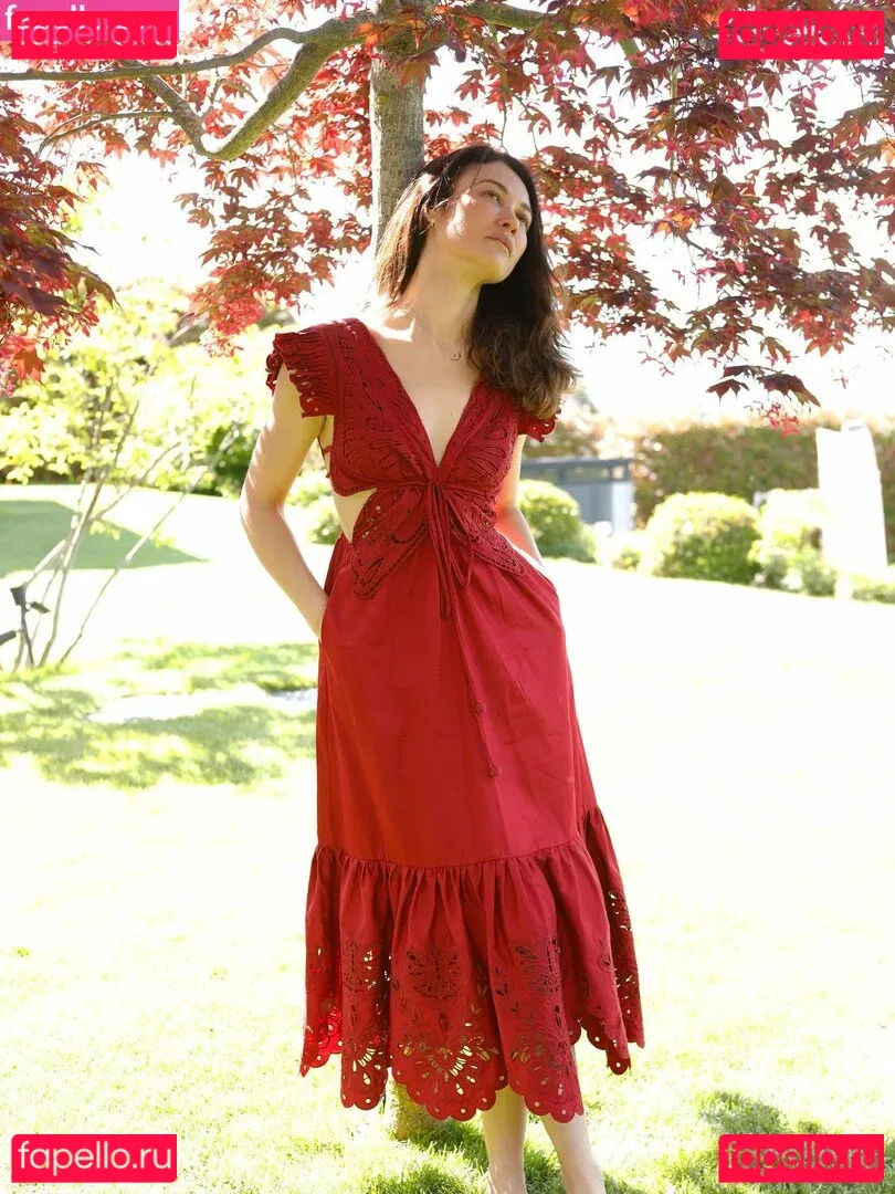 Olga Kurylenko Onlyfans Photo Gallery 