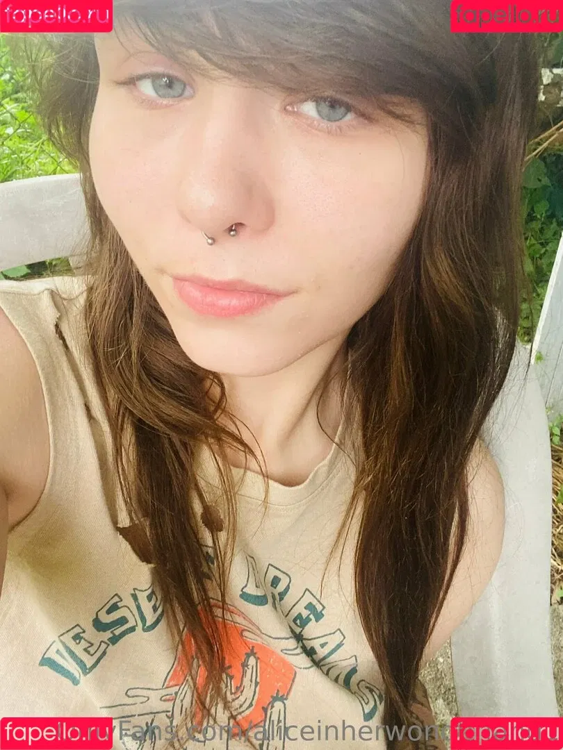 aliceinherwonderland1 Onlyfans Photo Gallery 