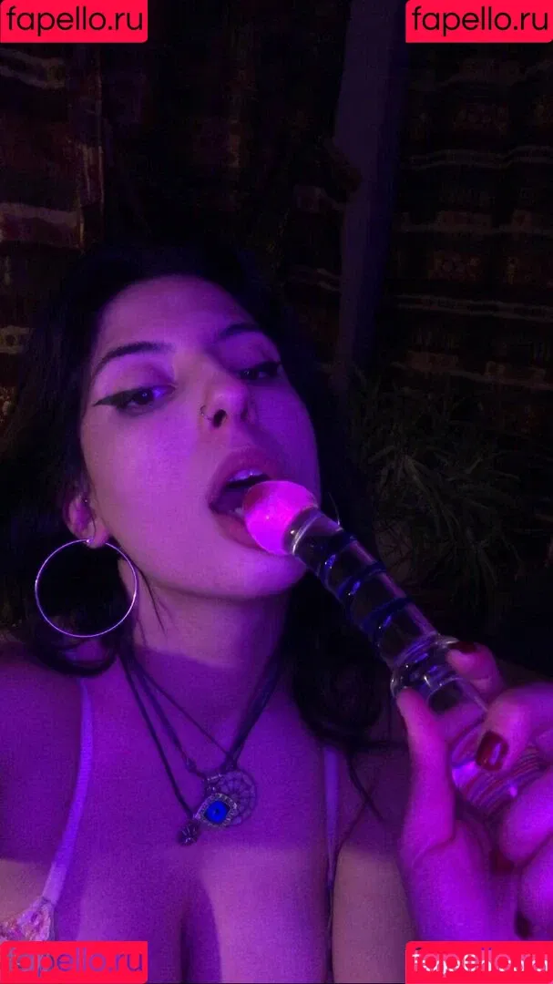 nadeleine Onlyfans Photo Gallery 