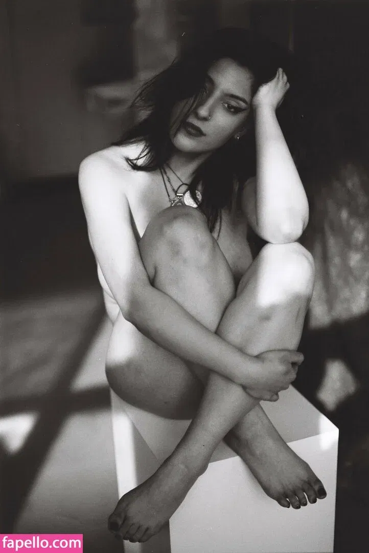 nadeleine Onlyfans Photo Gallery 