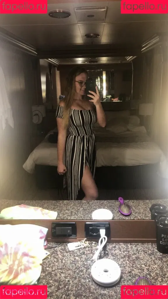 Raelyne Summeier Onlyfans Photo Gallery 