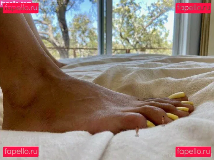 giantessroma Onlyfans Photo Gallery 