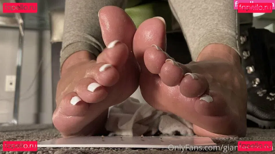 giantessroma Onlyfans Photo Gallery 