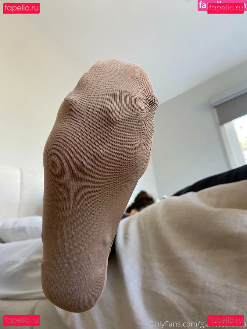 giantessroma Onlyfans Photo Gallery 