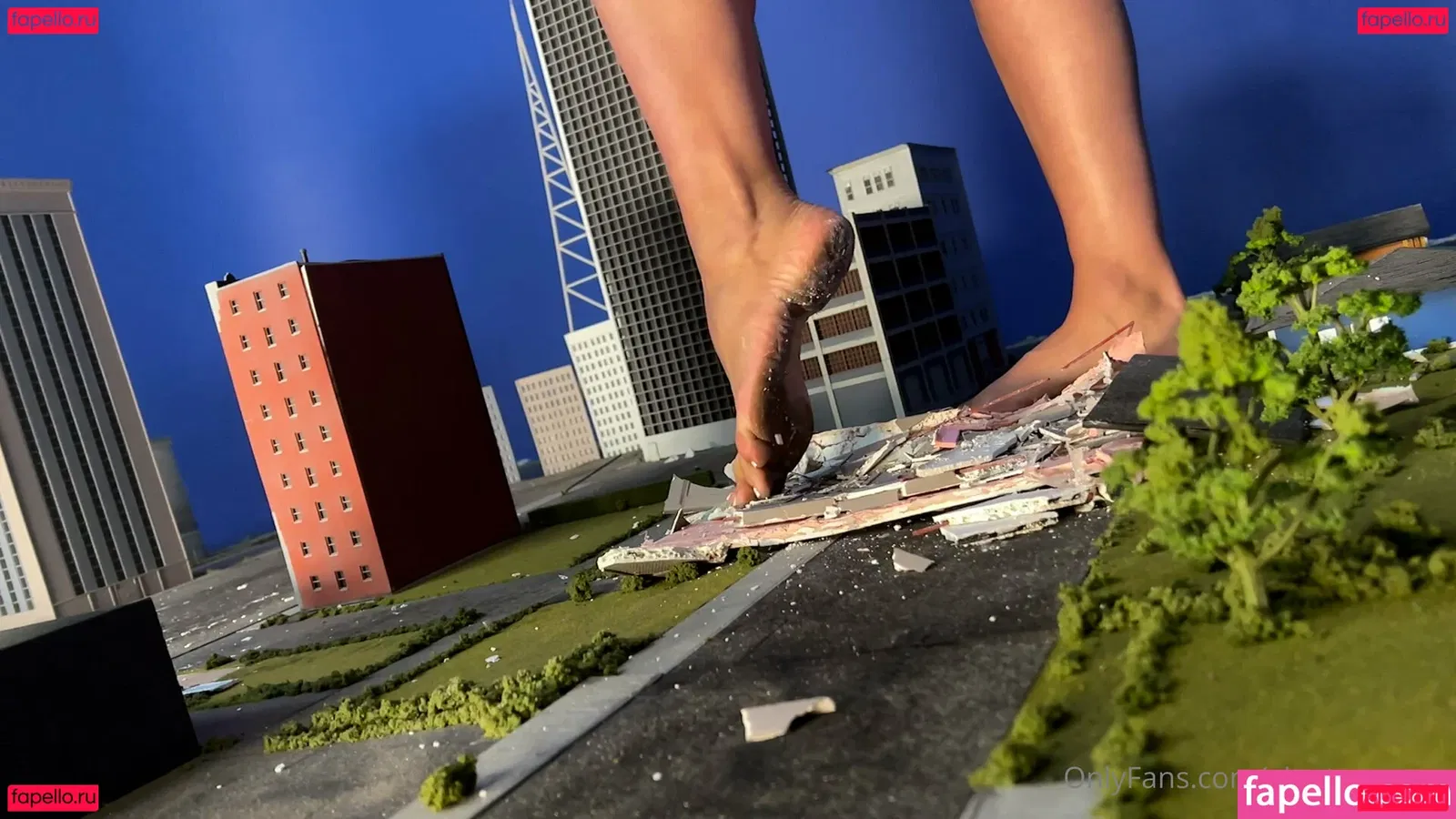 giantessroma Onlyfans Photo Gallery 