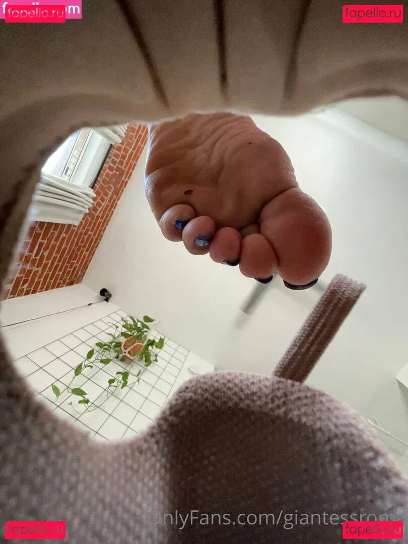 giantessroma Onlyfans Photo Gallery 