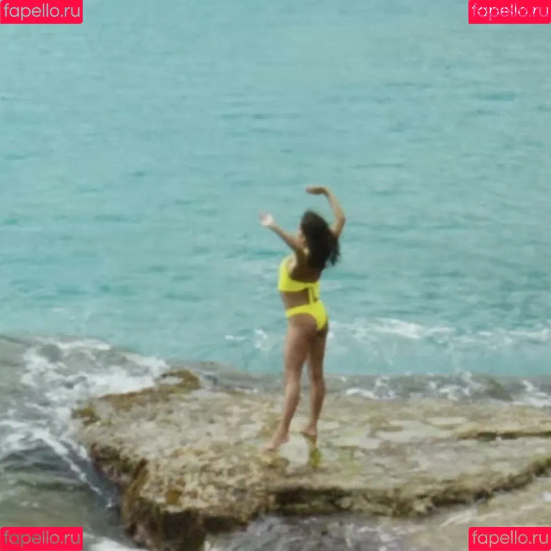 Deepika Padukone Onlyfans Photo Gallery 