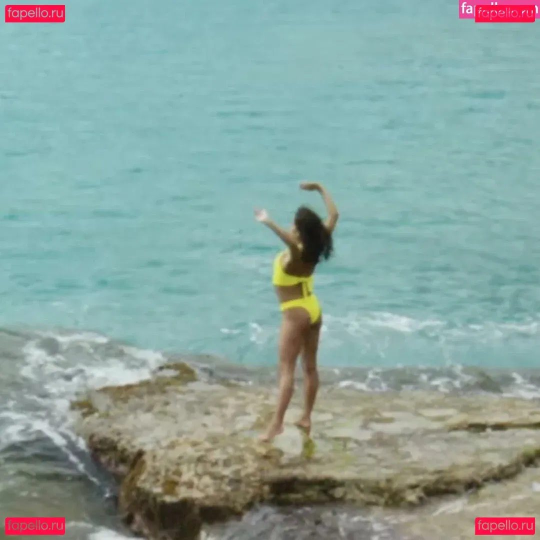 Deepika Padukone Onlyfans Photo Gallery 