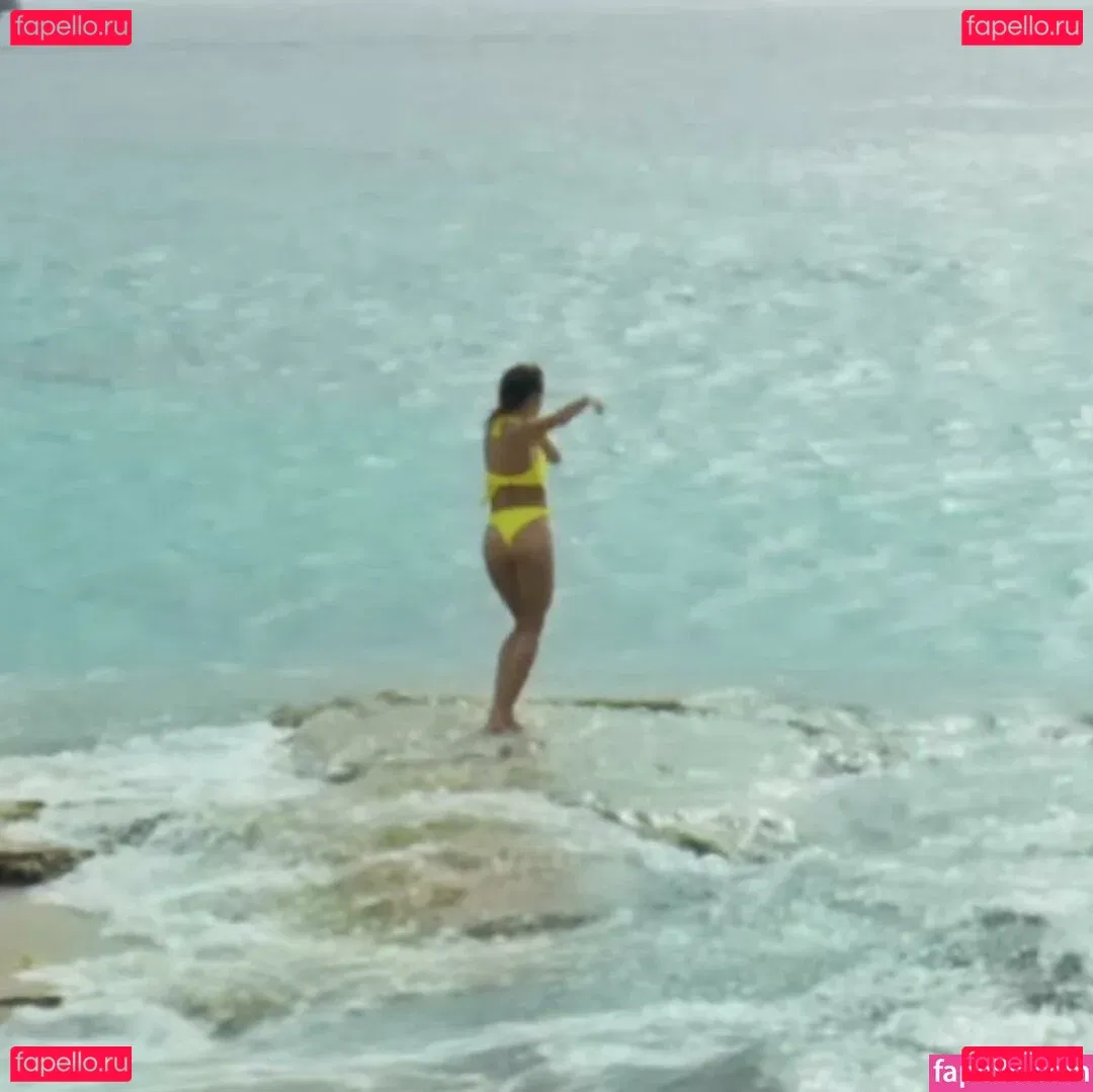 Deepika Padukone Onlyfans Photo Gallery 