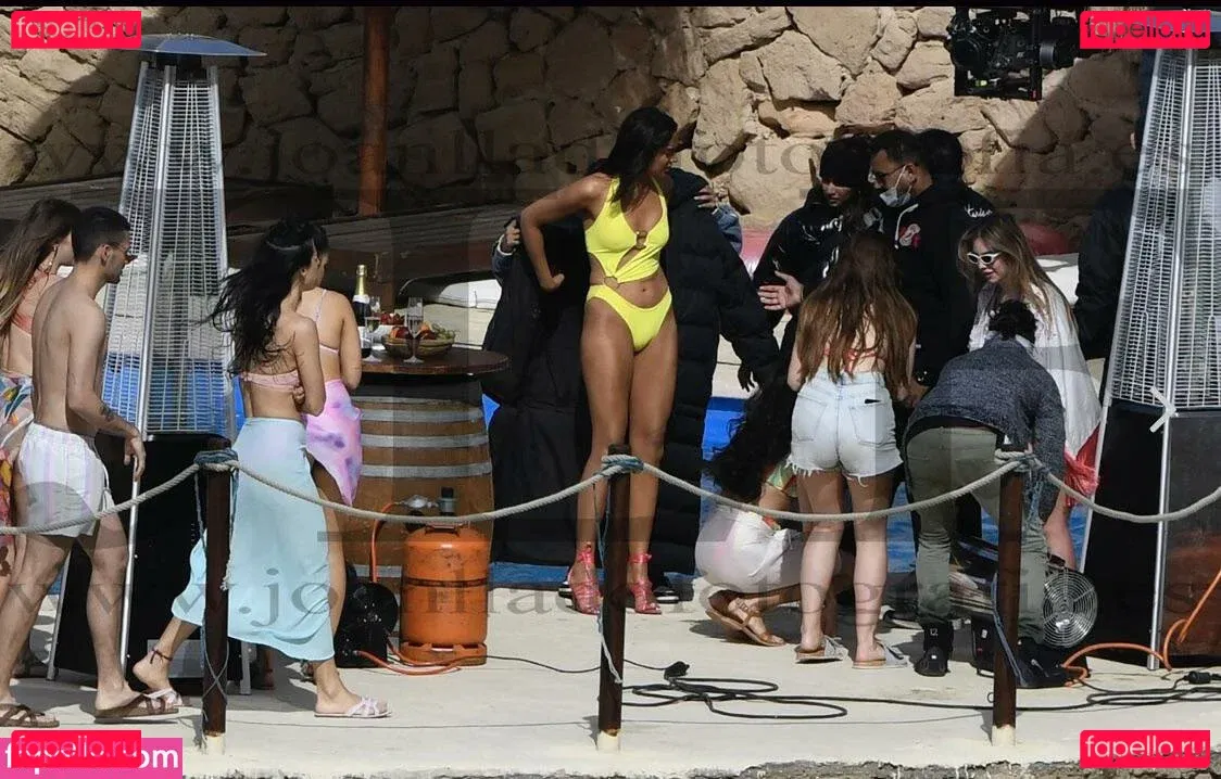 Deepika Padukone Onlyfans Photo Gallery 