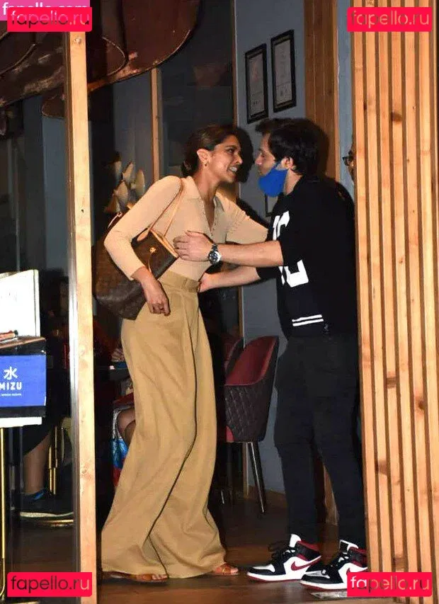 Deepika Padukone Onlyfans Photo Gallery 