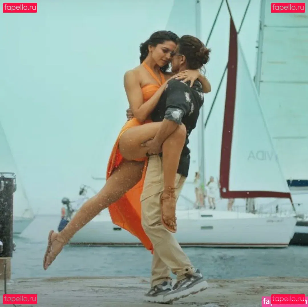 Deepika Padukone Onlyfans Photo Gallery 