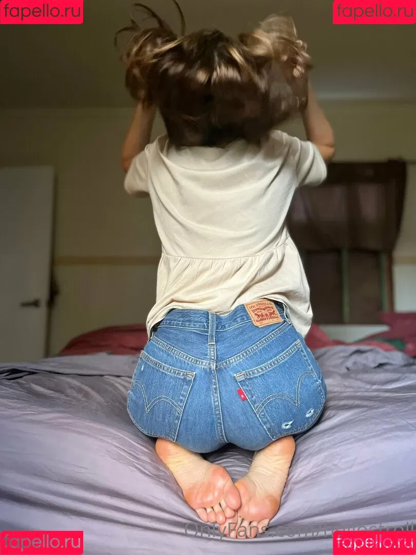 hellostroll Onlyfans Photo Gallery 