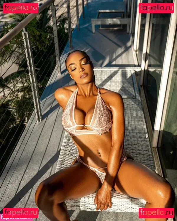 Montana Fishbourne Onlyfans Photo Gallery 