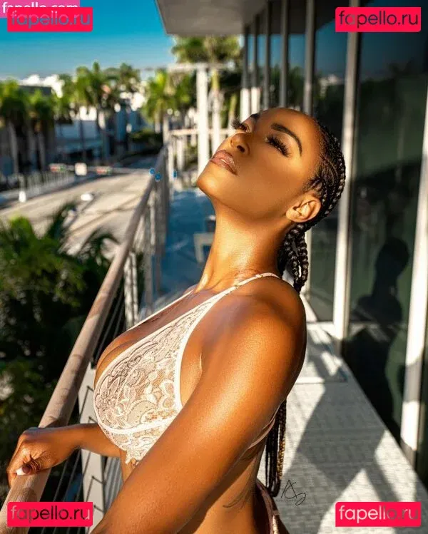 Montana Fishbourne Onlyfans Photo Gallery 