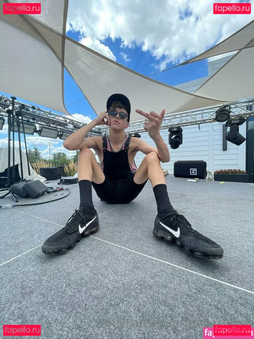 basilgray Onlyfans Photo Gallery 