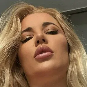 Savannah Bond Onlyfans Photo Gallery 