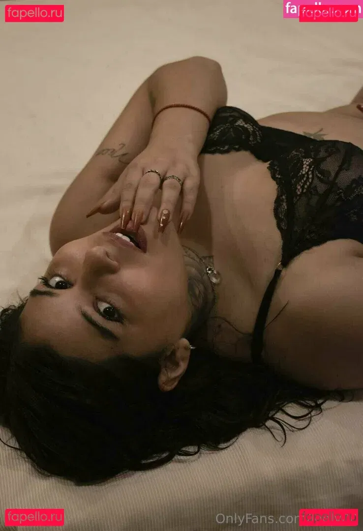 looly00 Onlyfans Photo Gallery 