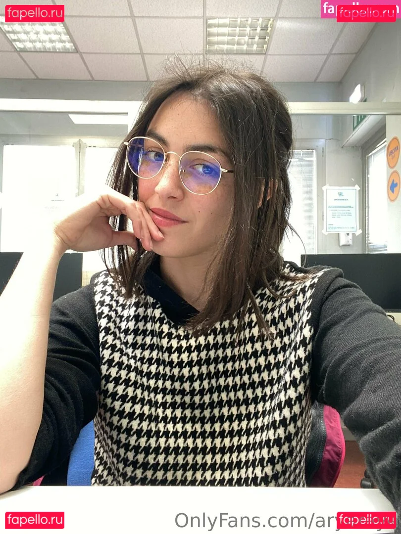 aryafaye Onlyfans Photo Gallery 