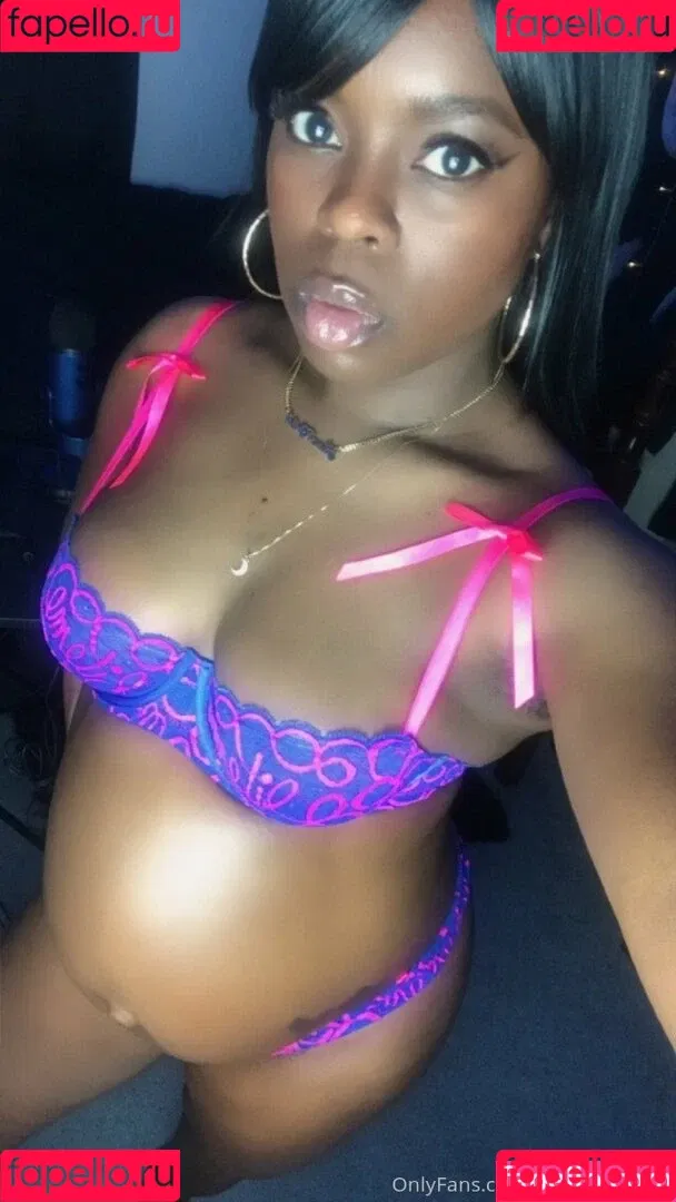 simonesavage Onlyfans Photo Gallery 