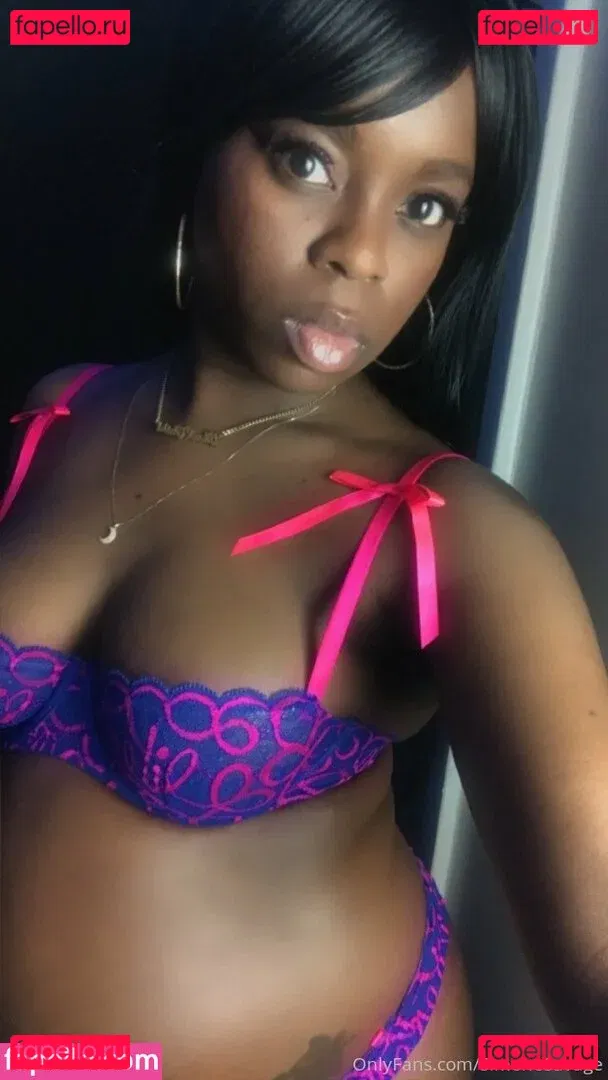 simonesavage Onlyfans Photo Gallery 