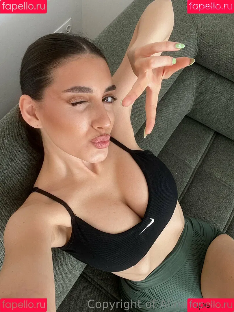 alinavaranik Onlyfans Photo Gallery 