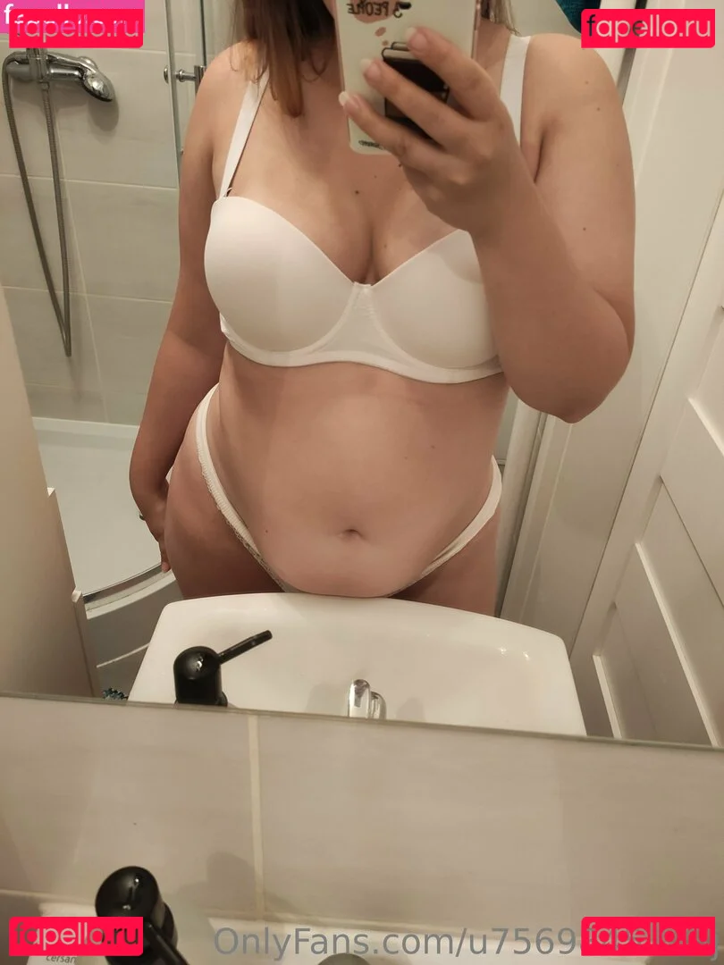 u7569845743j Onlyfans Photo Gallery 