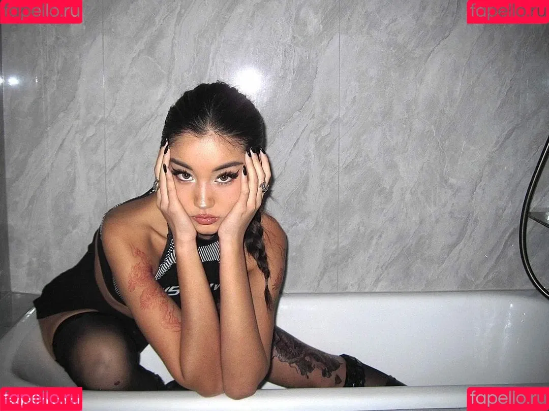 nopearii Onlyfans Photo Gallery 