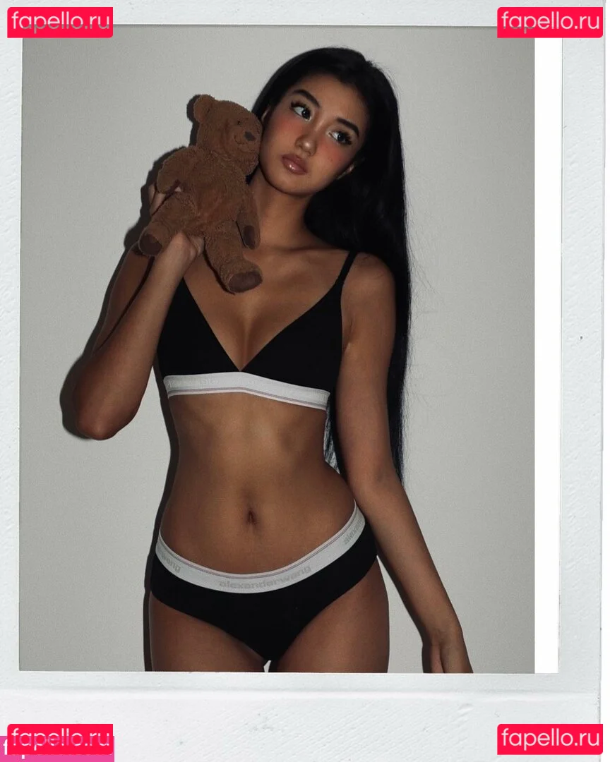 nopearii Onlyfans Photo Gallery 