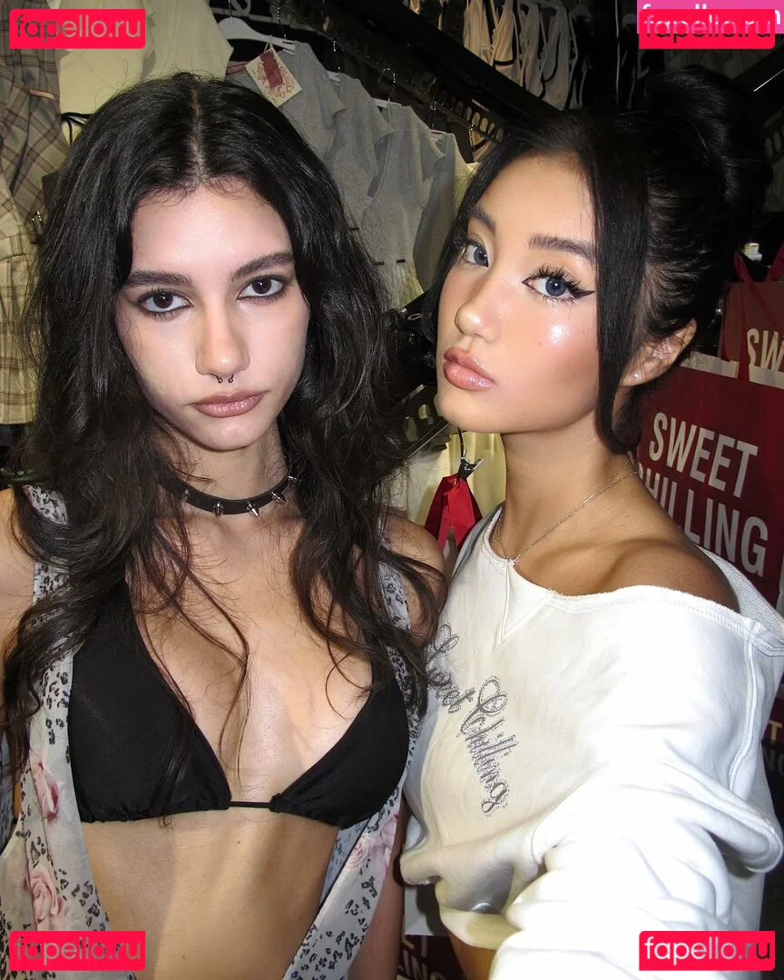 nopearii Onlyfans Photo Gallery 