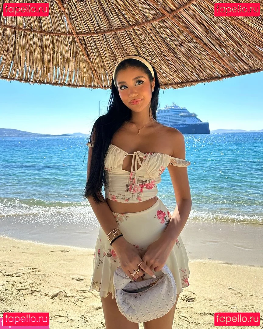 nopearii Onlyfans Photo Gallery 