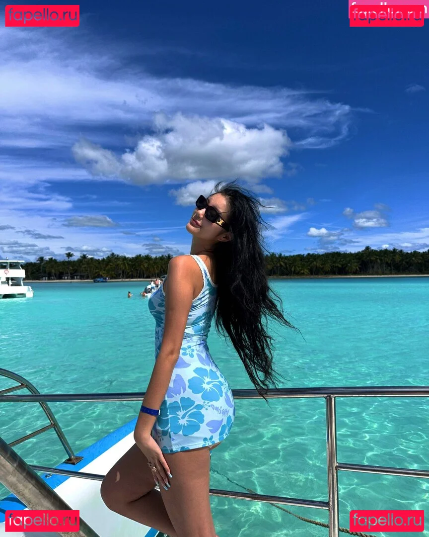 nopearii Onlyfans Photo Gallery 