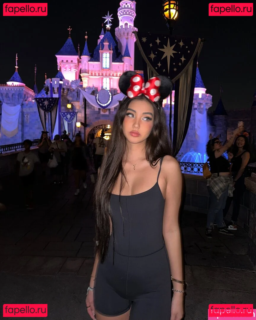 nopearii Onlyfans Photo Gallery 