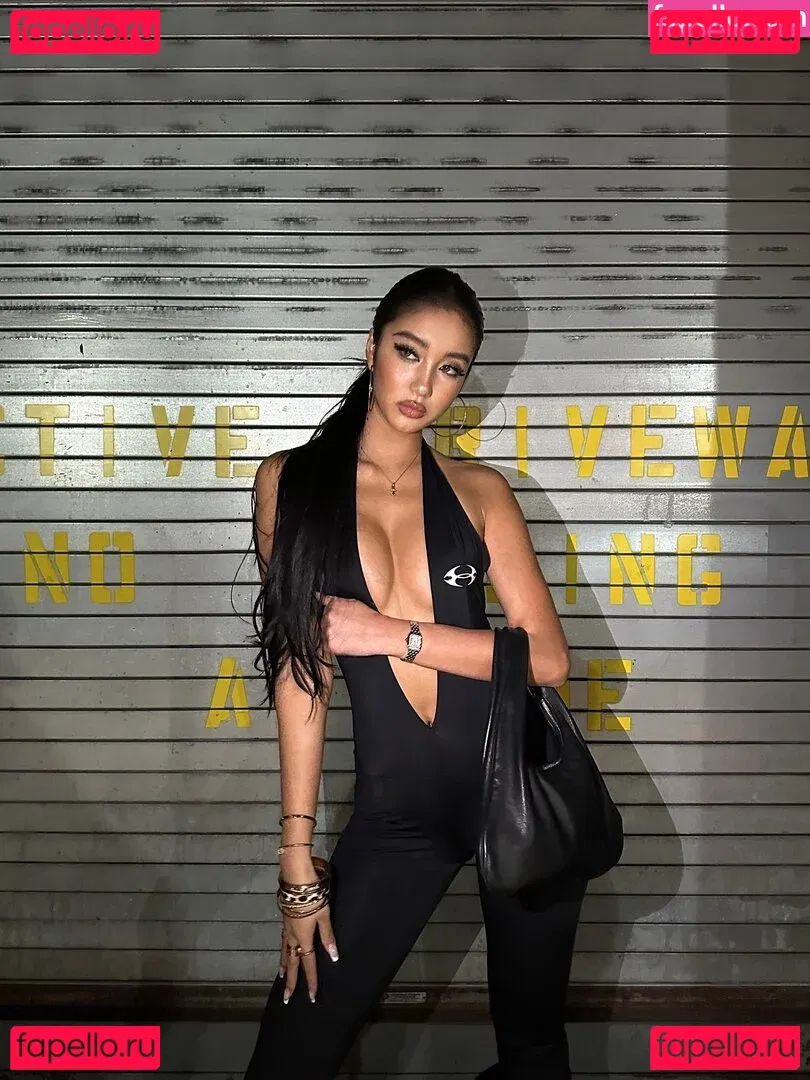 nopearii Onlyfans Photo Gallery 