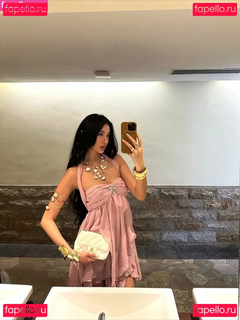 nopearii Onlyfans Photo Gallery 