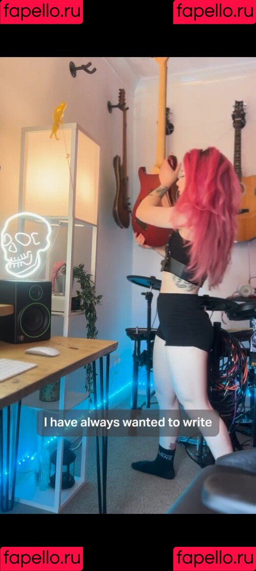 Sophie Burrell Onlyfans Photo Gallery 