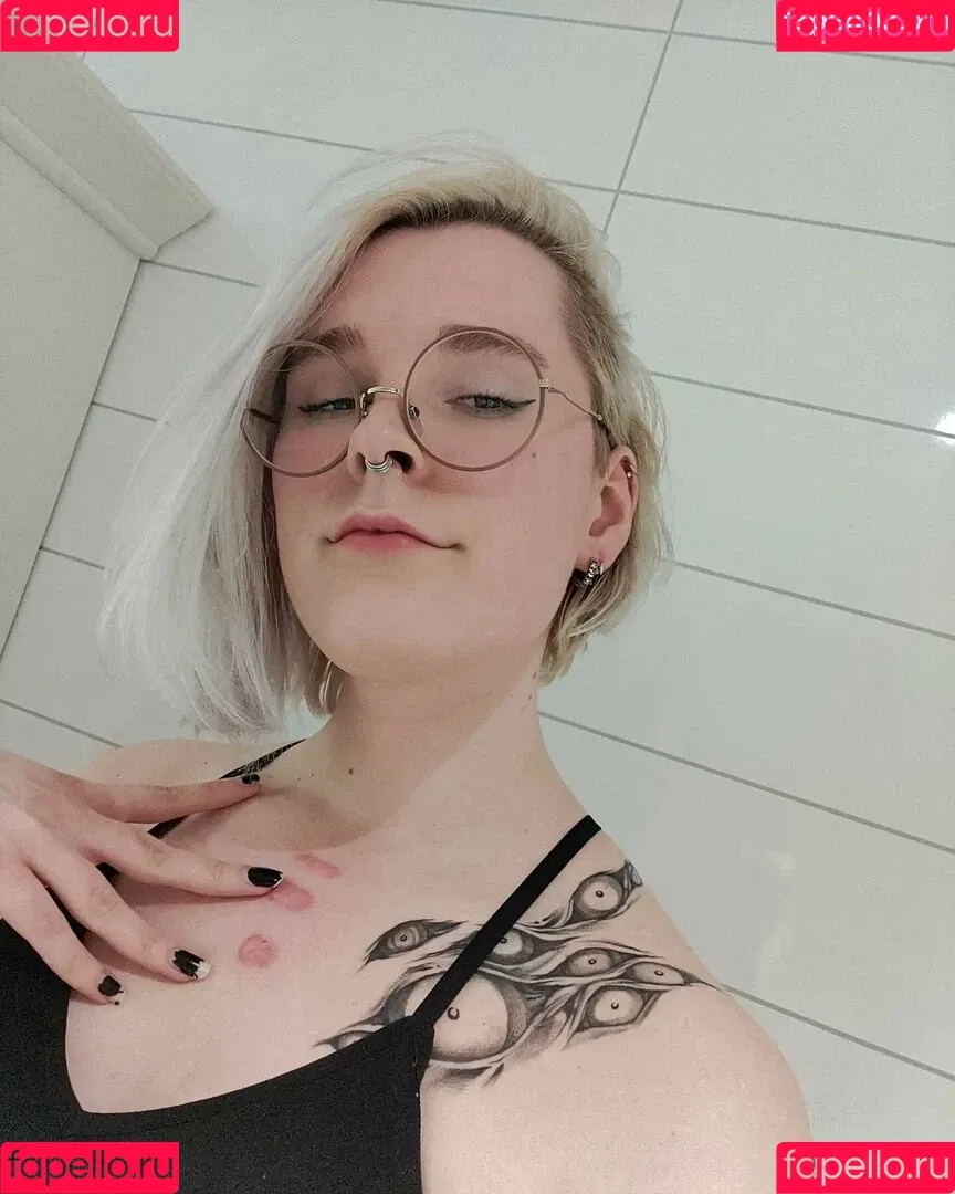 Tall Goth Onlyfans Photo Gallery 