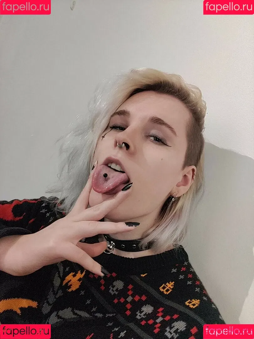 Tall Goth Onlyfans Photo Gallery 