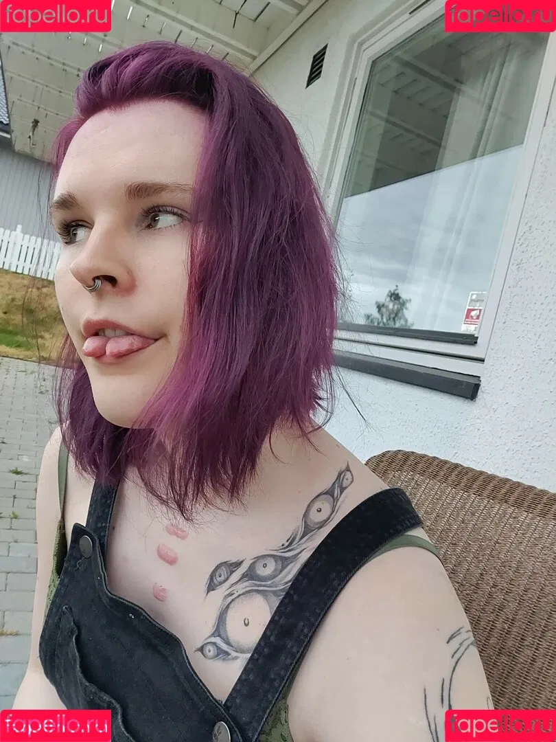 Tall Goth Onlyfans Photo Gallery 