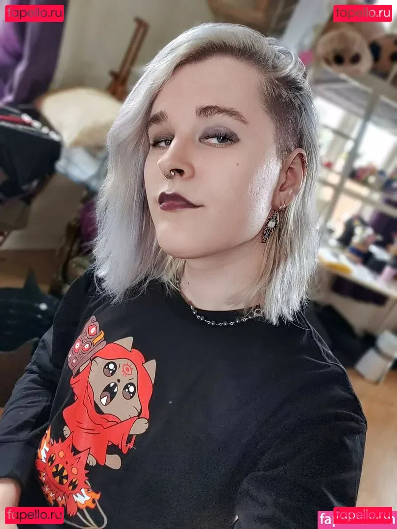 Tall Goth Onlyfans Photo Gallery 