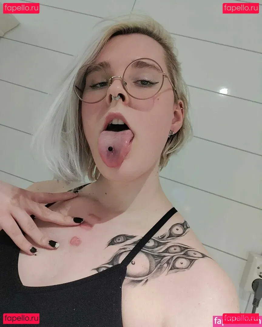Tall Goth Onlyfans Photo Gallery 