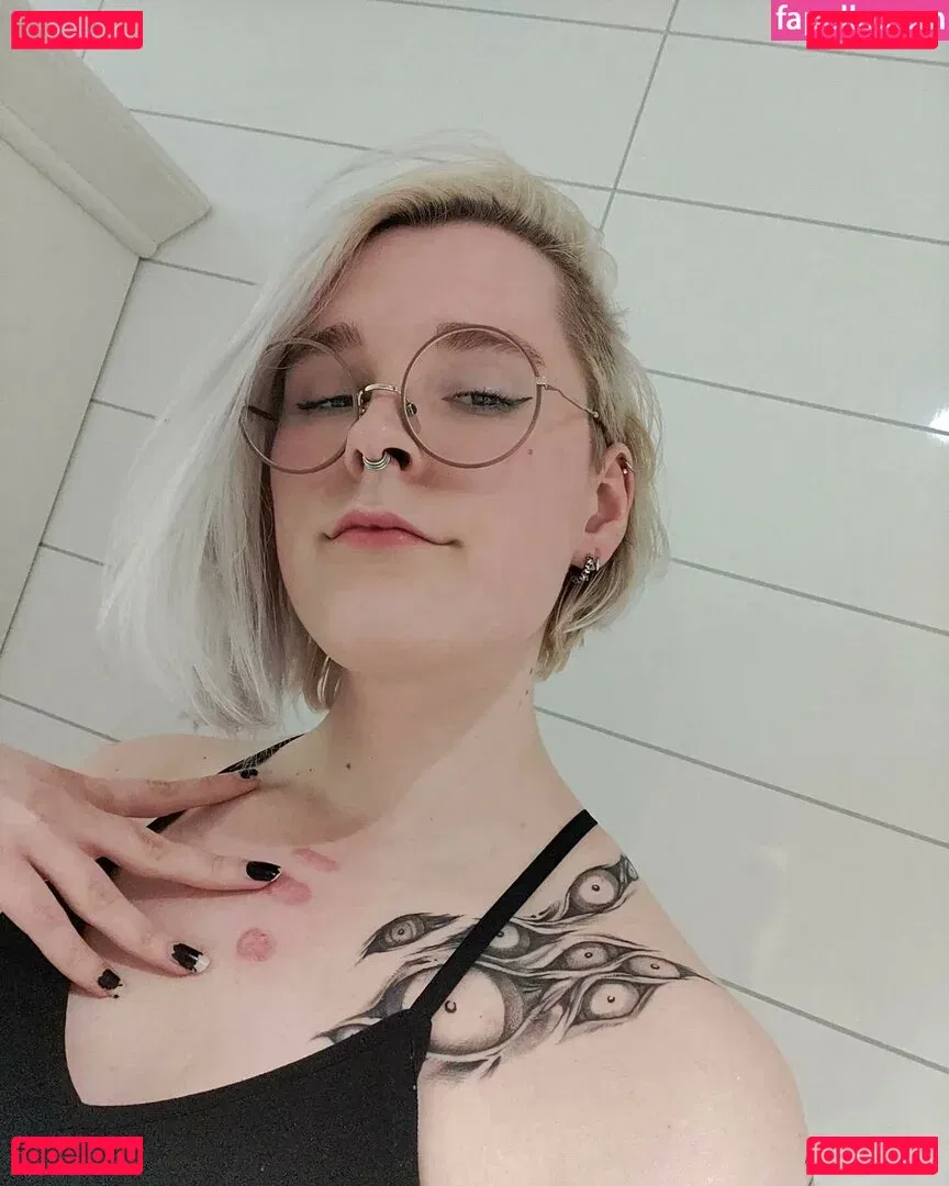 Tall Goth Onlyfans Photo Gallery 