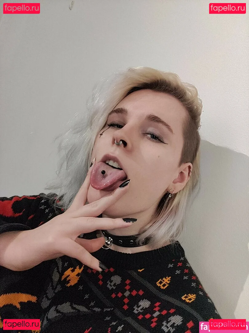 Tall Goth Onlyfans Photo Gallery 