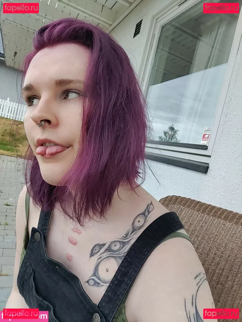 Tall Goth Onlyfans Photo Gallery 