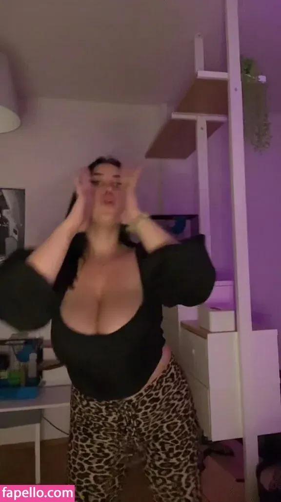 eliz.gry Onlyfans Photo Gallery 