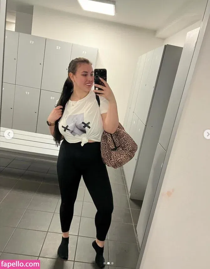 eliz.gry Onlyfans Photo Gallery 