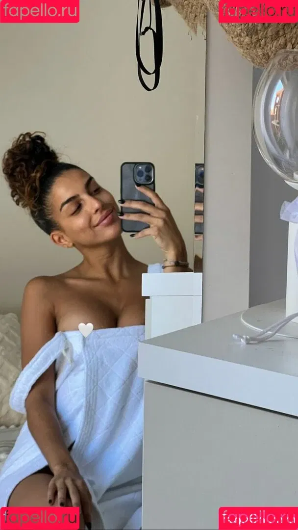 Zoe Bayona Onlyfans Photo Gallery 