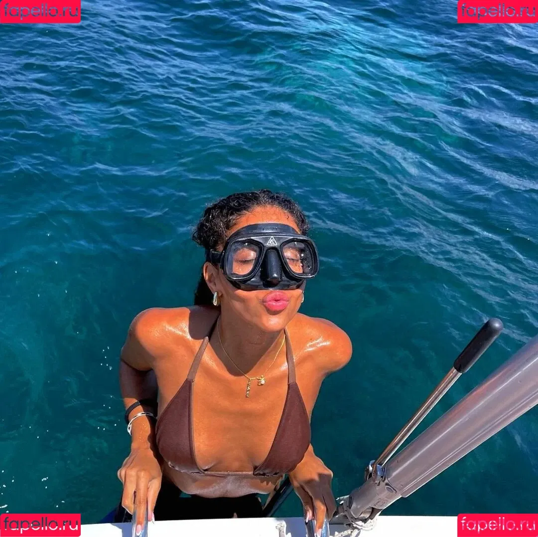 Zoe Bayona Onlyfans Photo Gallery 