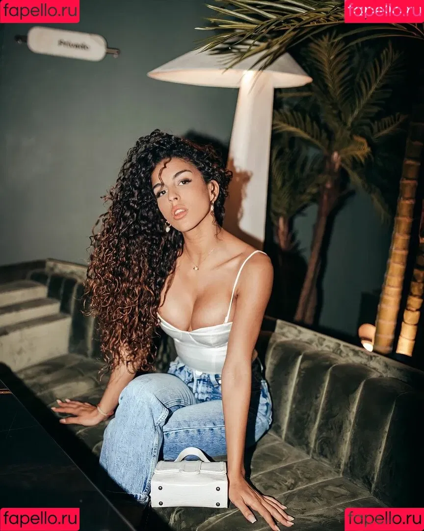 Zoe Bayona Onlyfans Photo Gallery 